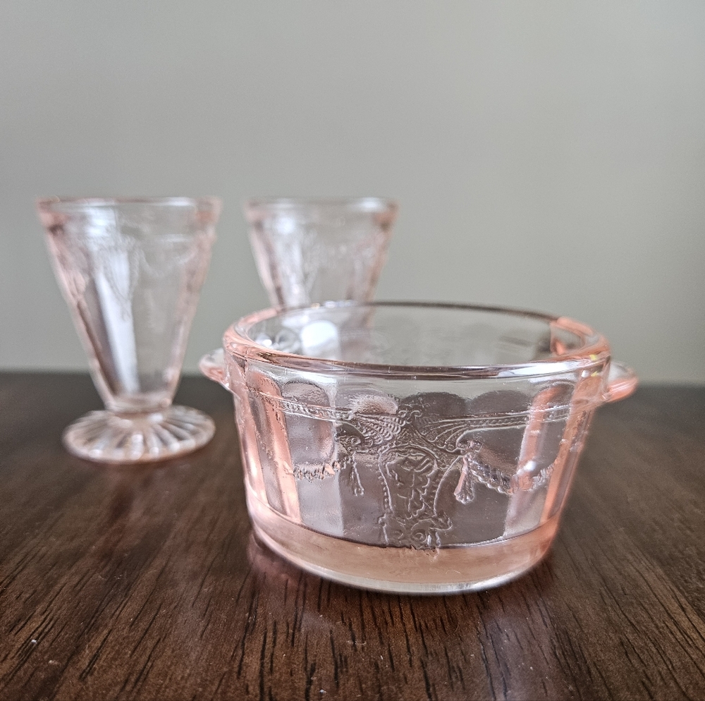 Pink depression glass sundae set